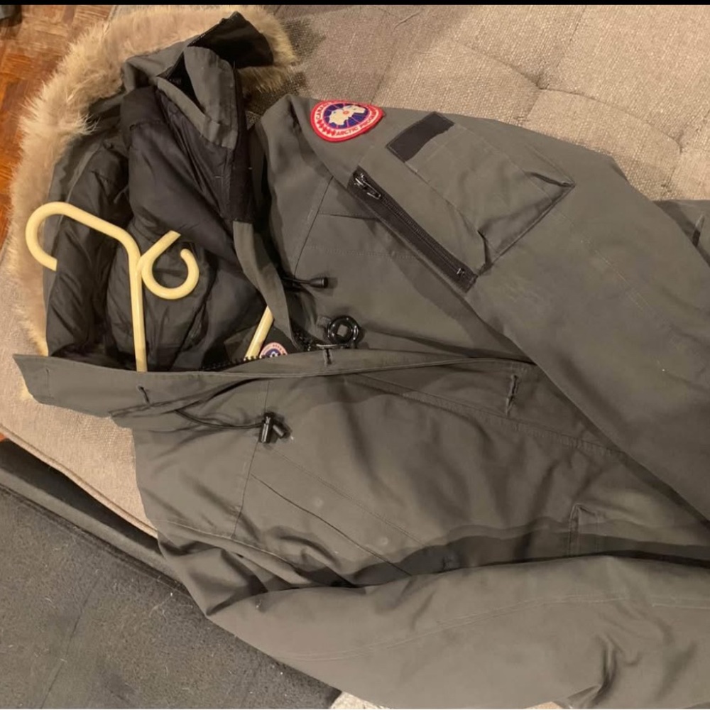 Canada Goose women’s montebello Parka small